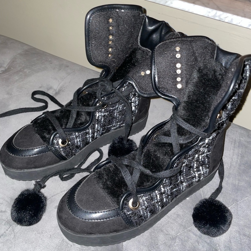 Kawaii ShoeDazzle Fuzzy Boots